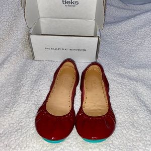 Red Ruby Tieks Size 7